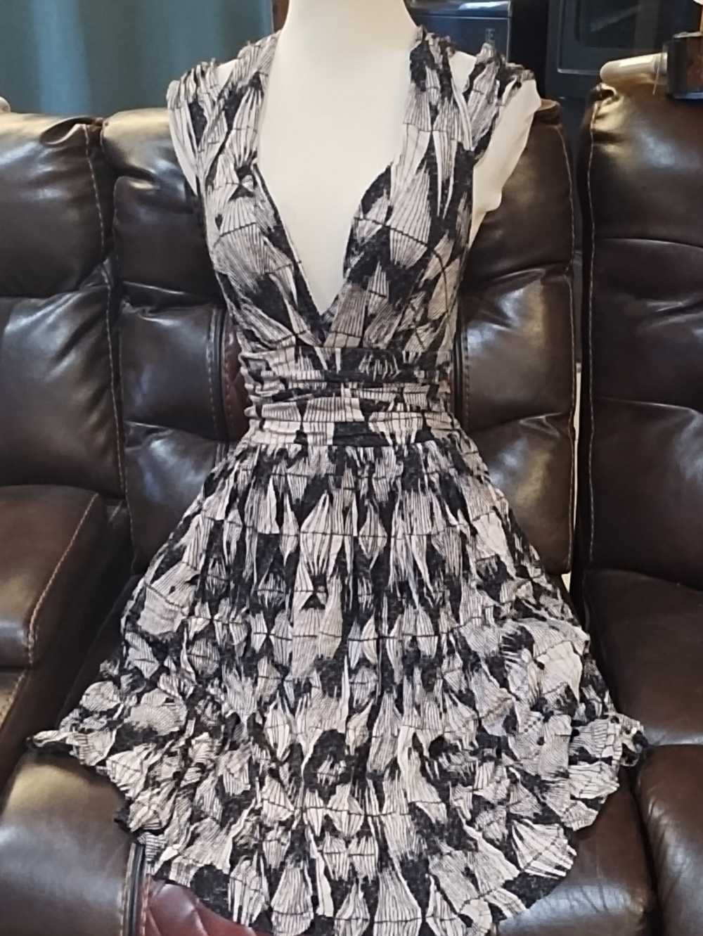 Tracy Reese Black & Beige  Printed V-Neck Midi Dress